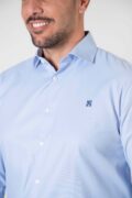 CAMISA VESTIR LISA CELESTE - Imagen 4