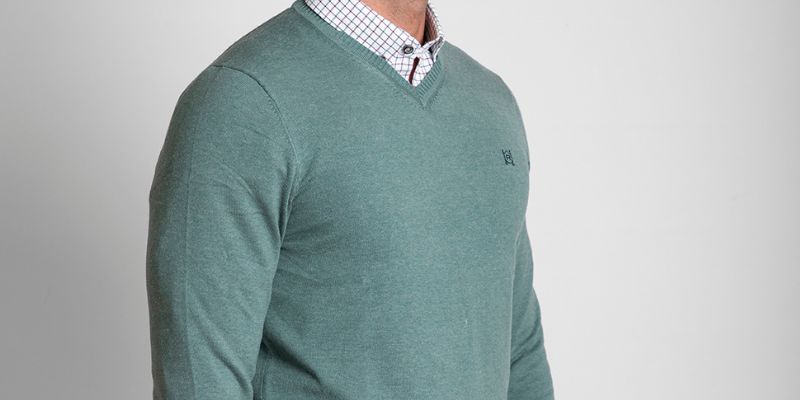Jersey para hombre cuello pico
